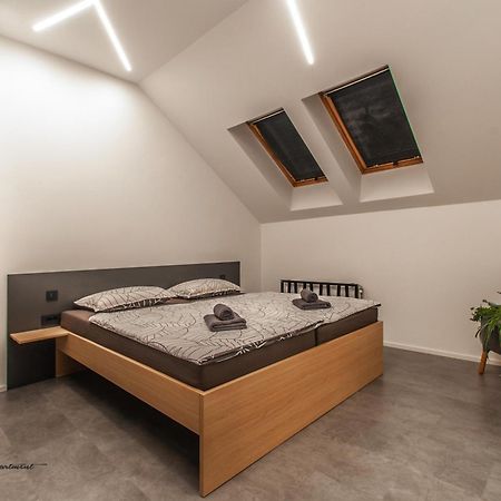 Cozy Little Apartments Иг Экстерьер фото